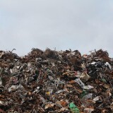 В Госдуме заявили о переполненности мусорных полигонов более чем в 10 регионах России